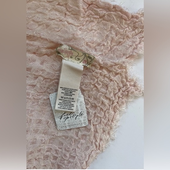 NWT FREE PEOPLE Long Weekend Waffle Textured Scarf in Ballet Pink Linen Blend - Picture 4 of 4